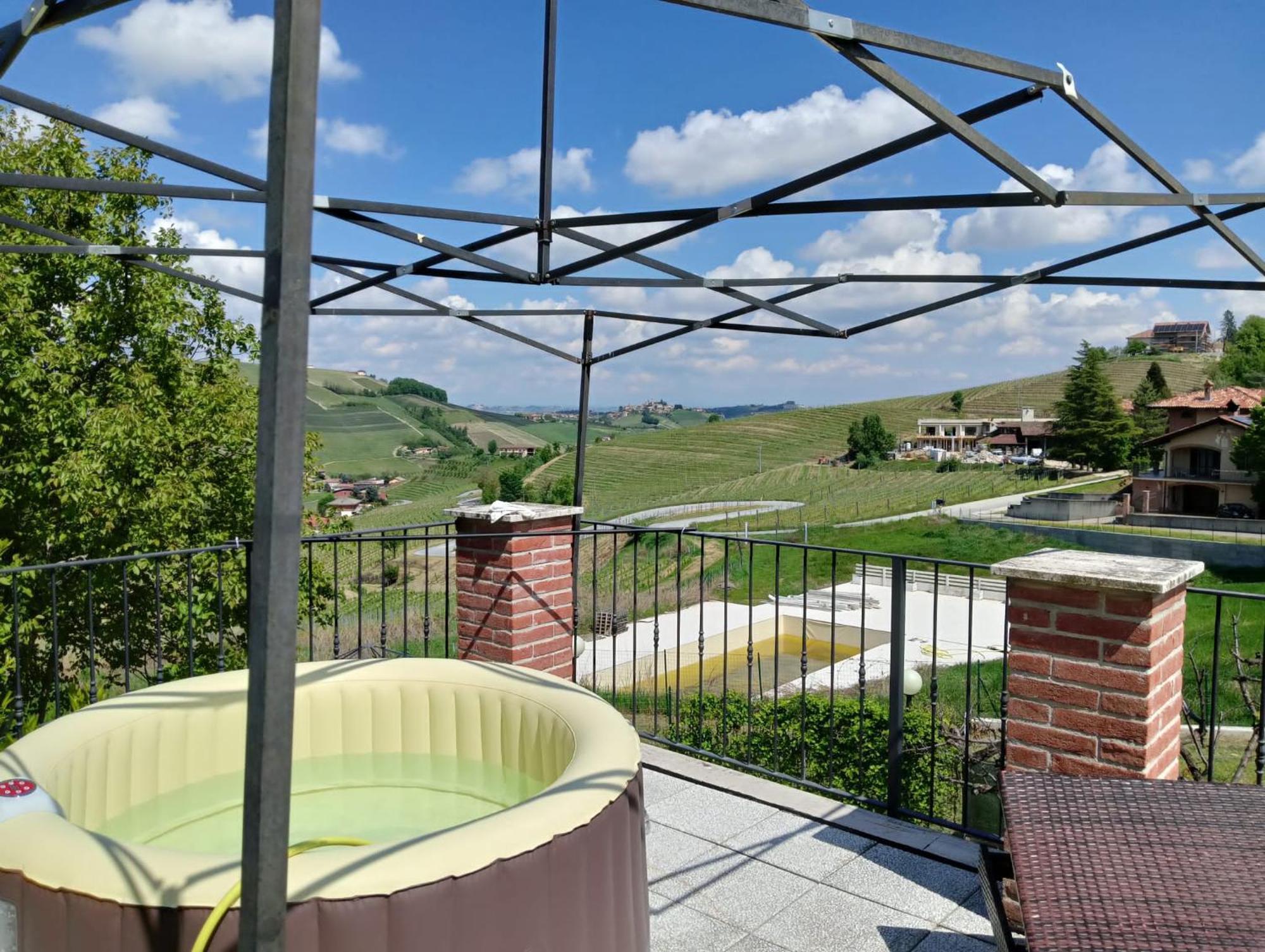 Bed and Breakfast La Terrazza Del Barbaresco Невилье Экстерьер фото